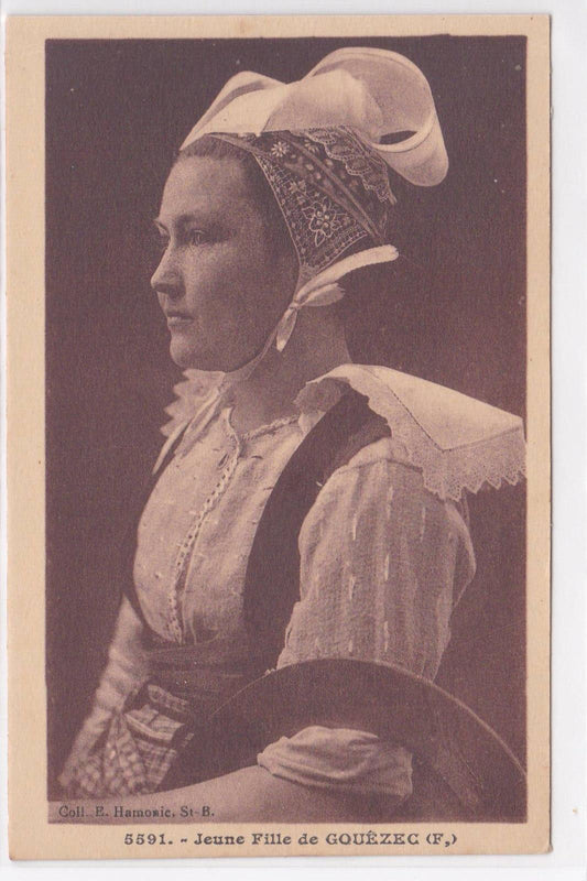 OLD POSTCARD CPA YOUNG GIRL FROM GOUEZEC FINISTERE HEADDRESS COSTUME 