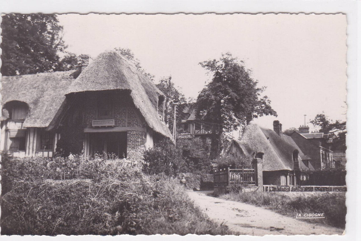 CARTE POSTALE VEULES-LES-ROSES LES PITTORESQUES CHAUMIERES DES CRESSONNIERES