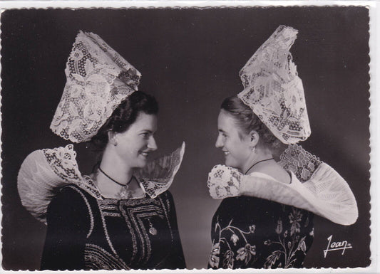 CPSM POSTCARD COSTUMES AND HEADDRESS FROM THE ELLIANT AND ROSPORDEN REGION 