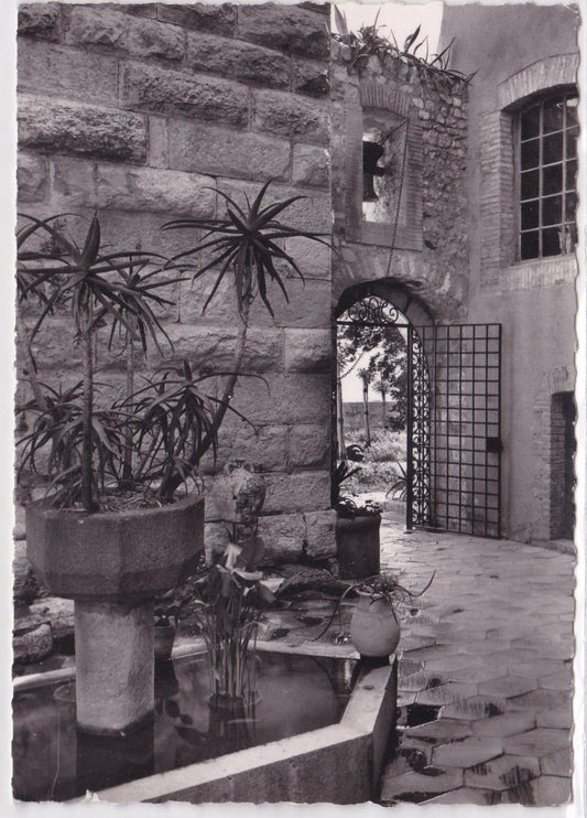 POSTCARD CPSM ANTIBES INTERIOR PATIO OF THE GRIMALDI MUSEUM (1955) 