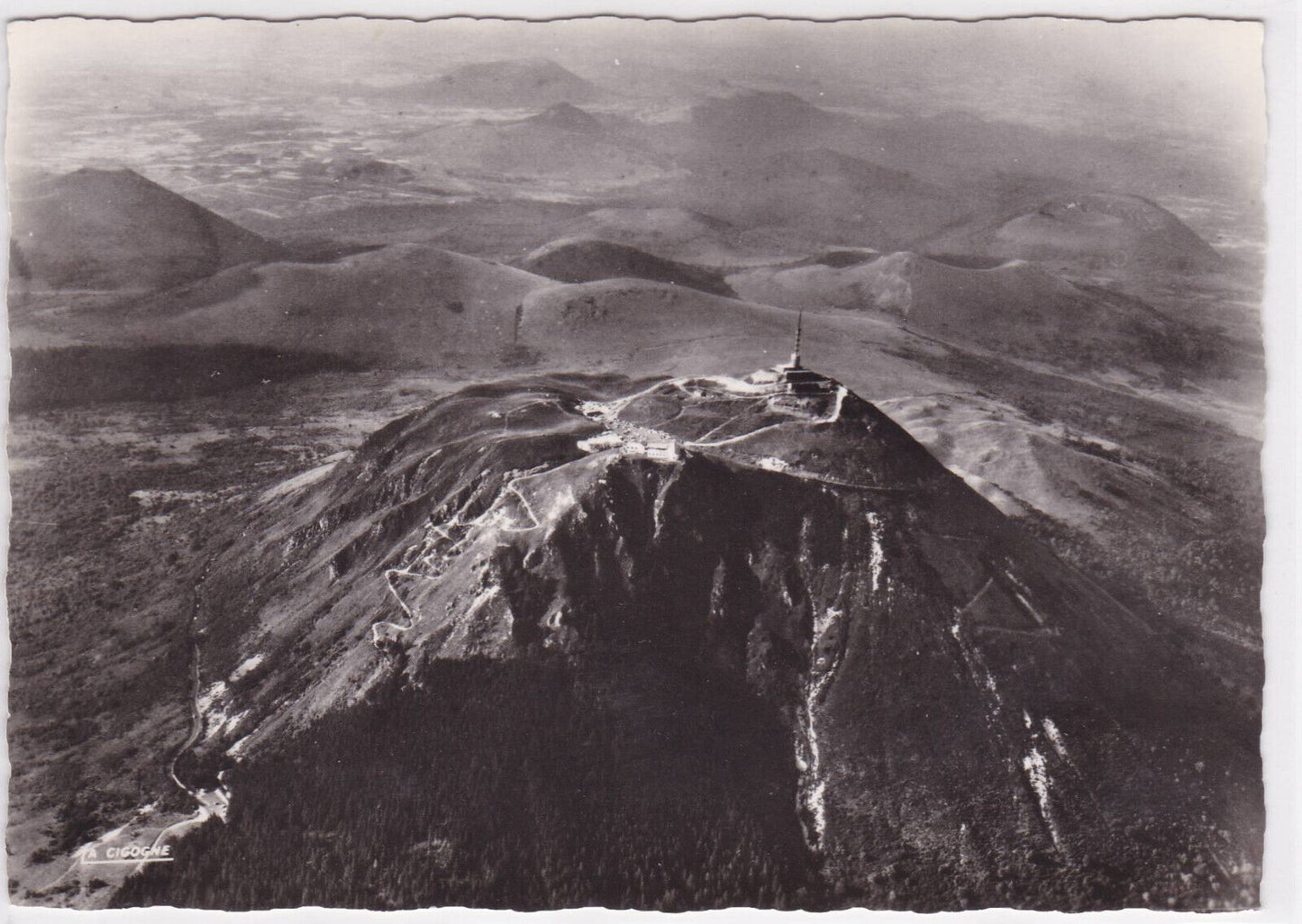 CARTE POSTALE CPSM EN AVION SUR LES MONTS-DOMES ANCIENS VOLCANS PUY-DE-DOME