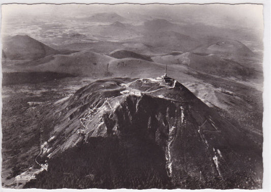 CARTE POSTALE CPSM EN AVION SUR LES MONTS-DOMES ANCIENS VOLCANS PUY-DE-DOME