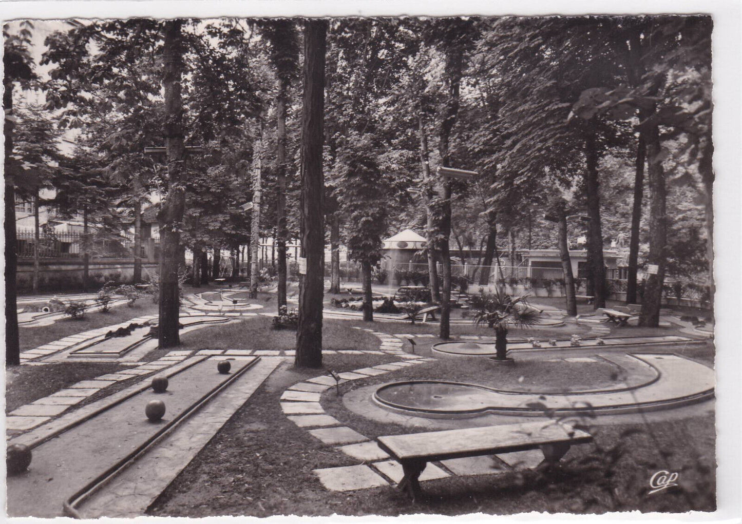 CARTE POSTALE CHATELGUYON LE GOLF MINIATURE DU PARC DE L'ETABLISSEMENT THERMAL