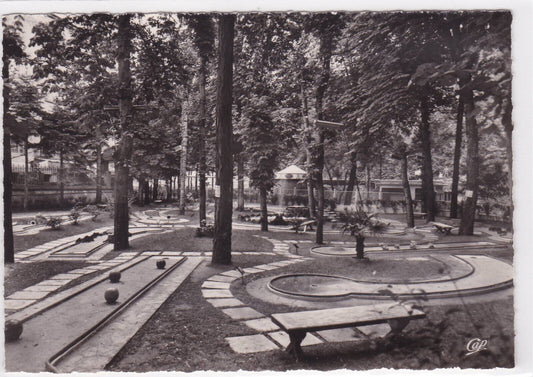 CARTE POSTALE CHATELGUYON LE GOLF MINIATURE DU PARC DE L'ETABLISSEMENT THERMAL