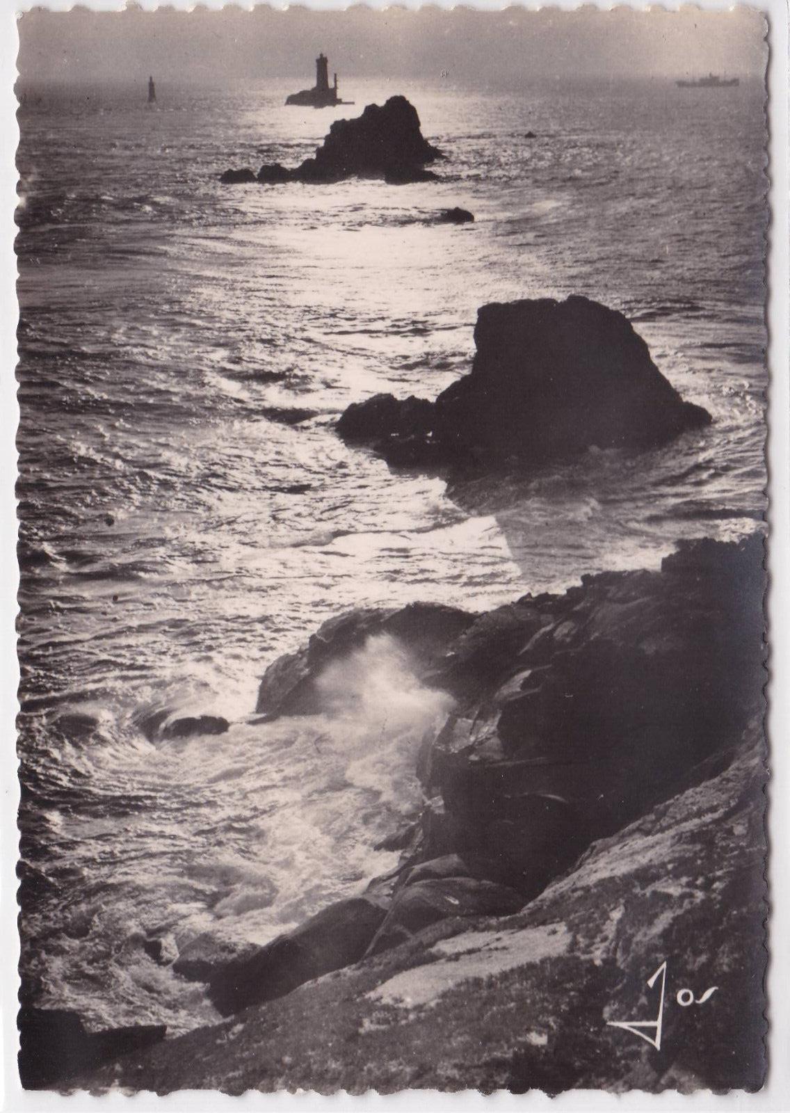 CARTE POSTALE CPSM LA POINTE DU RAZ COUCHER DE SOLEIL BRETAGNE FINISTERE MER