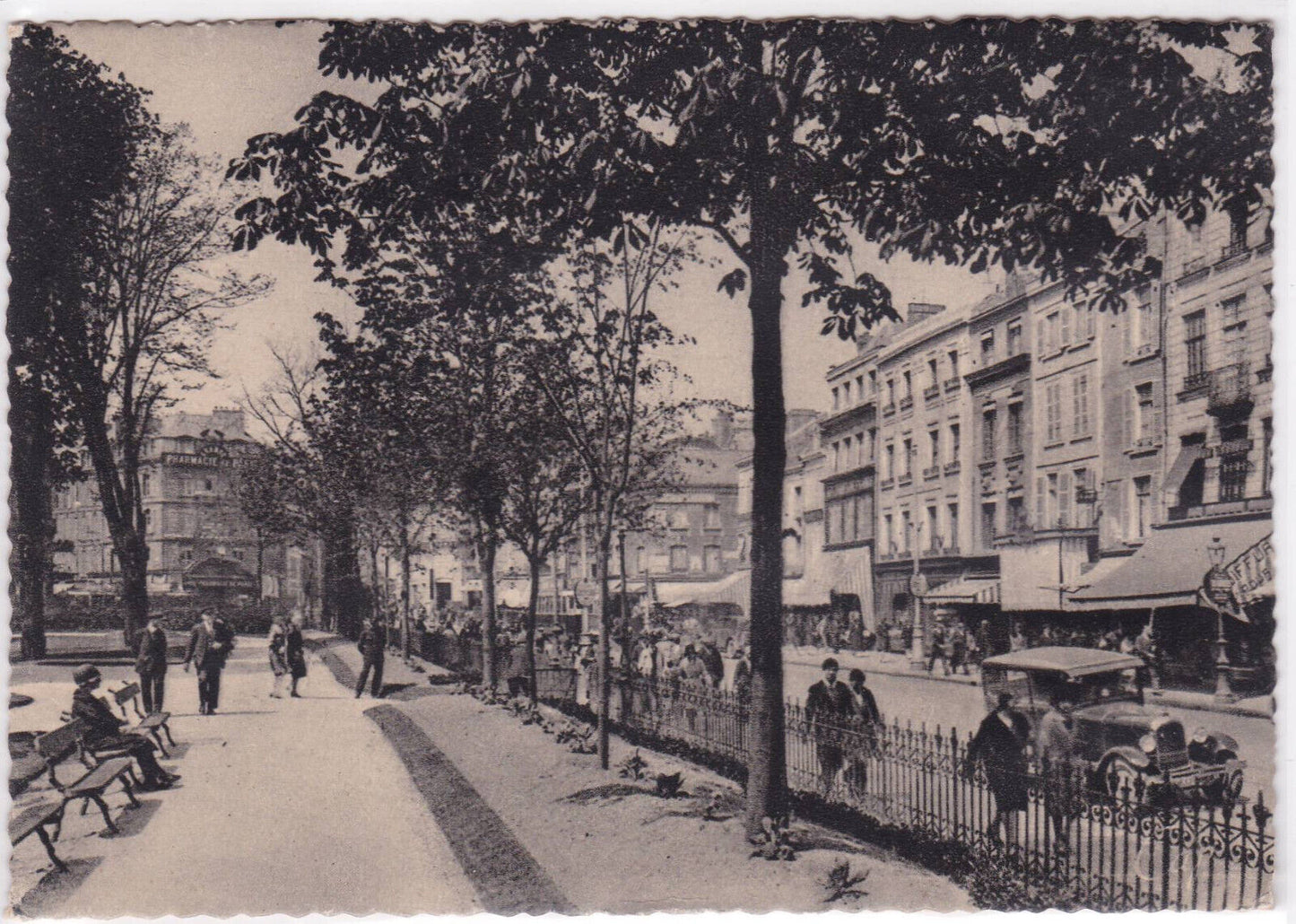 CARTE POSTALE CPSM AMIENS PLACE ET SQUARE R. GOBLET