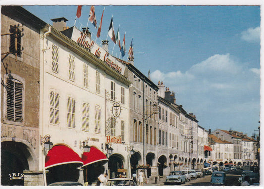 CARTE POSTALE REMIREMONT GRANDE-RUE BORDEE DE MAISONS AUX ARCADES PITTORESQUES