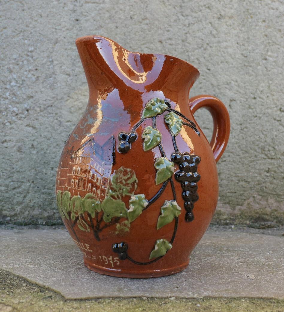 ANCIEN PICHET ALCOOL VIN COL PINCE VIZILLE 1975 SOUVENIR DECO ROMANCHE ISERE