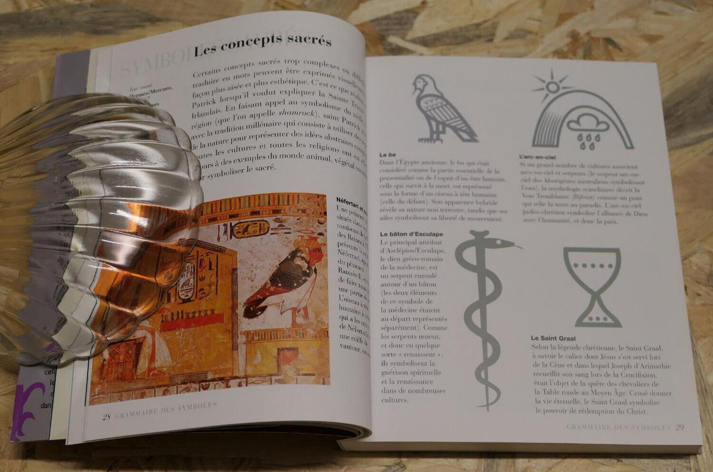 COMPRENDRE LES SYMBOLES / ART CULTURE 500 ILLUSTRATIONS 120 OEUVRES / LAROUSSE
