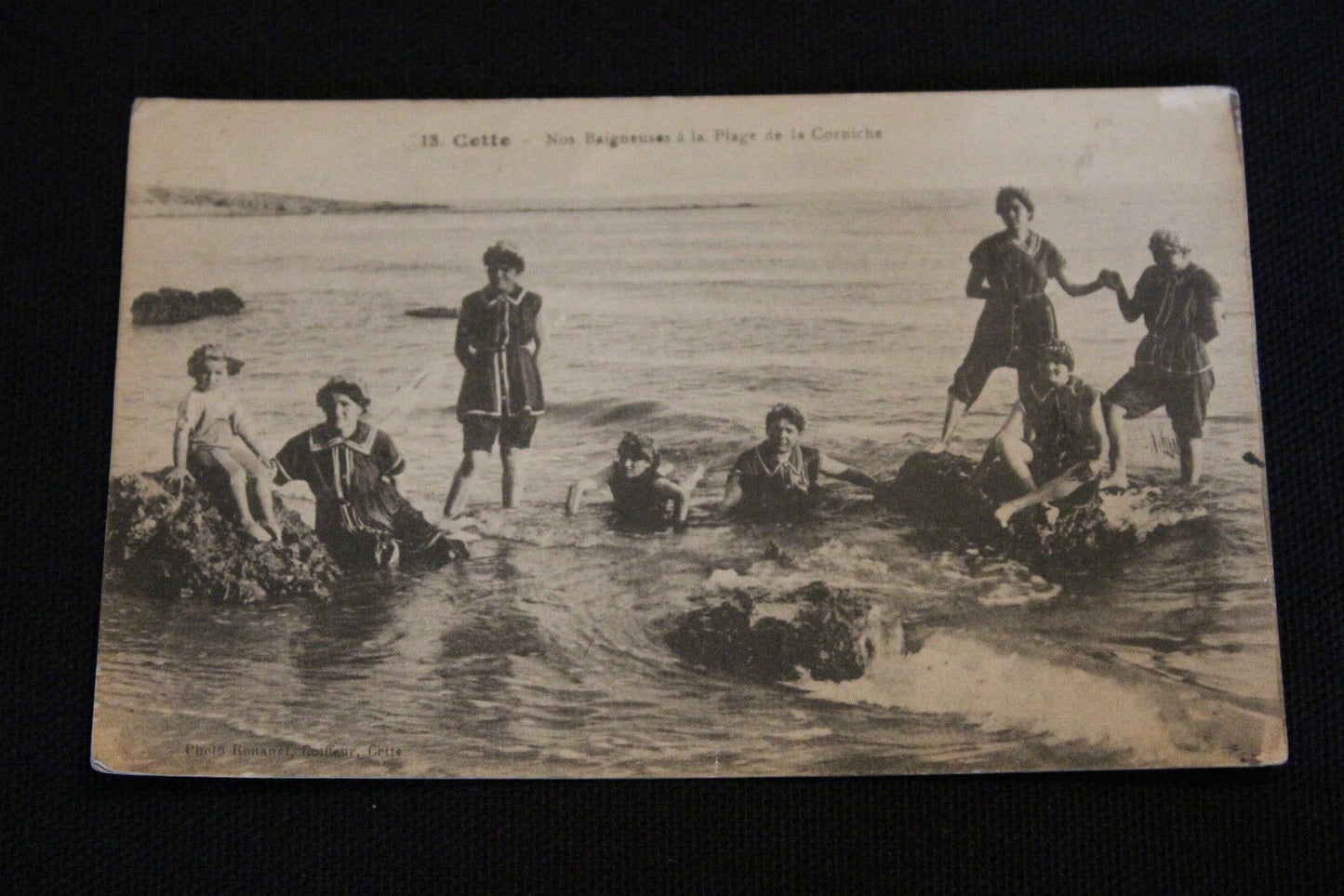 CPA CETTE (SETE)   Nos baigneuses à la Plage de la Corniche