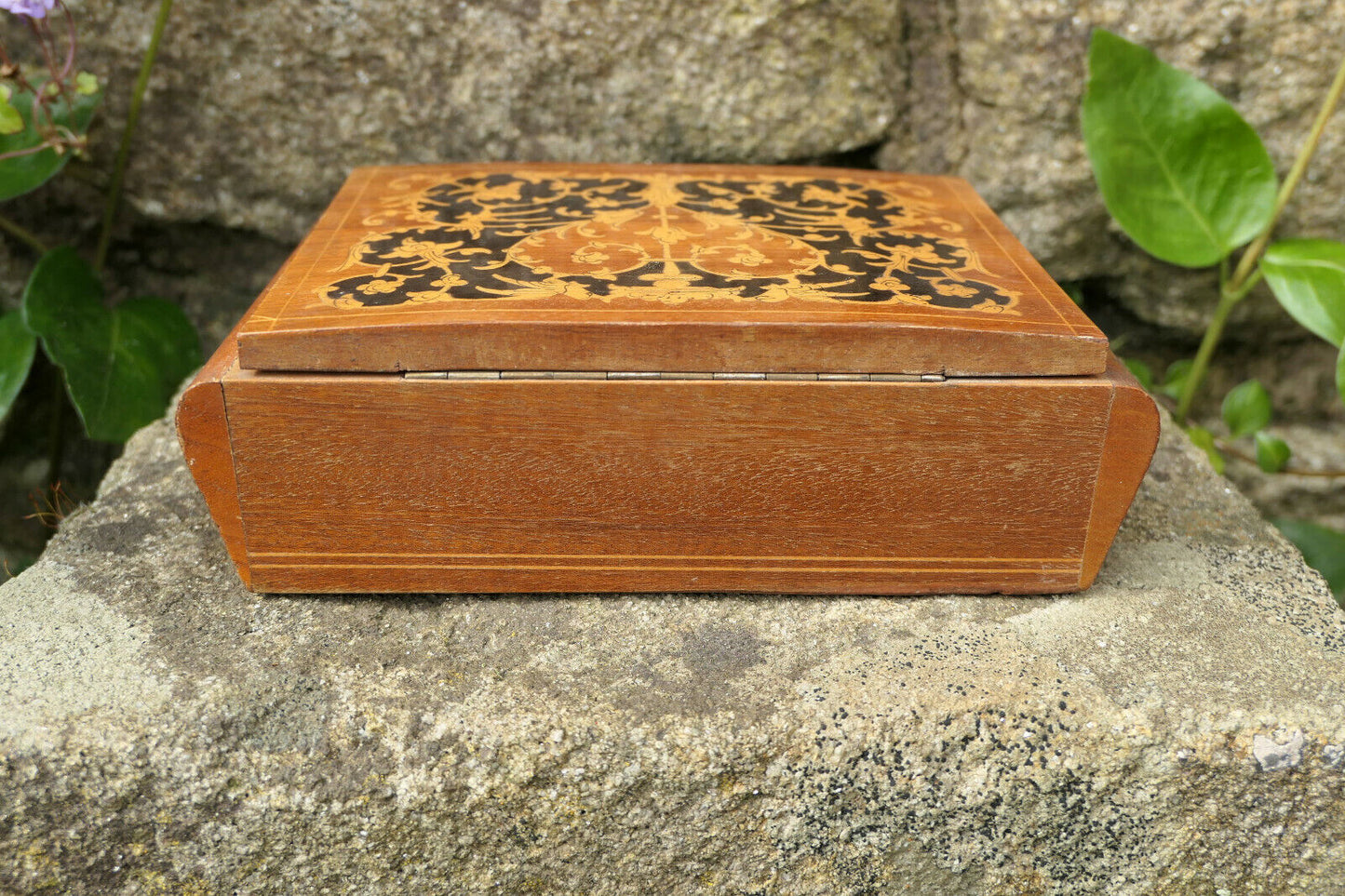 ANCIENNE PETITE BOITE COFFRET EN MARQUETTERIE
