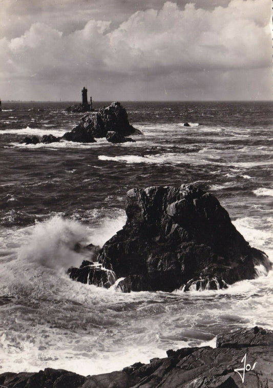 POSTCARD CPSM 29 POINTE DU RAZ / THE VIEILLE LIGHTHOUSE AND THE ISLAND OF SEIN