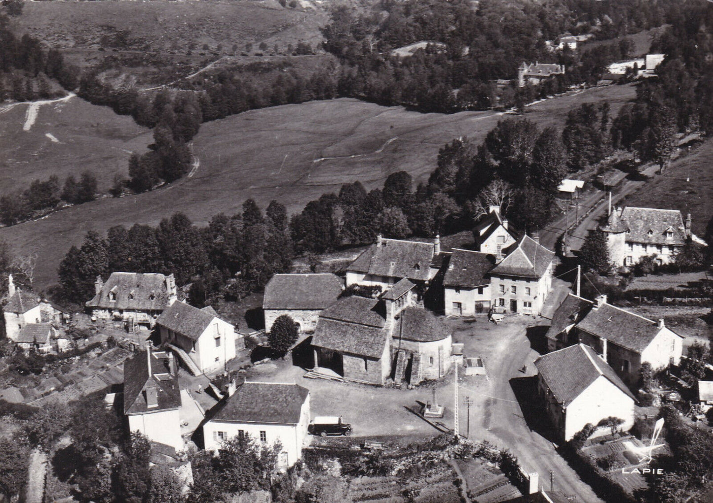 ANCIENNE CARTE POSTALE CPSM JOU-SOUS-MONJOU CANTAL VUE GENERALE AERIENNE