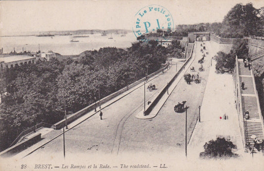 ANCIENNE CARTE POSTALE CPA BREST / LES RAMPES ET LA RADE / THE ROADSTEAD LL 28