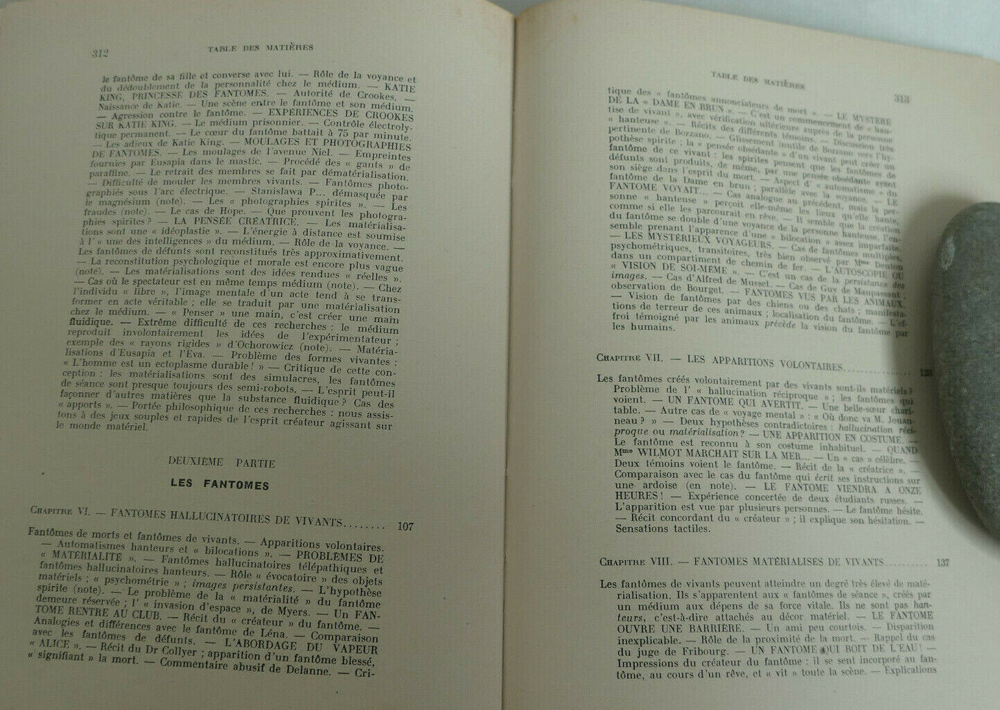 LES FANTOMES DEVANT LA SCIENCE / PIERRE DEVAUX / EDITIONS MAGNARD 1954