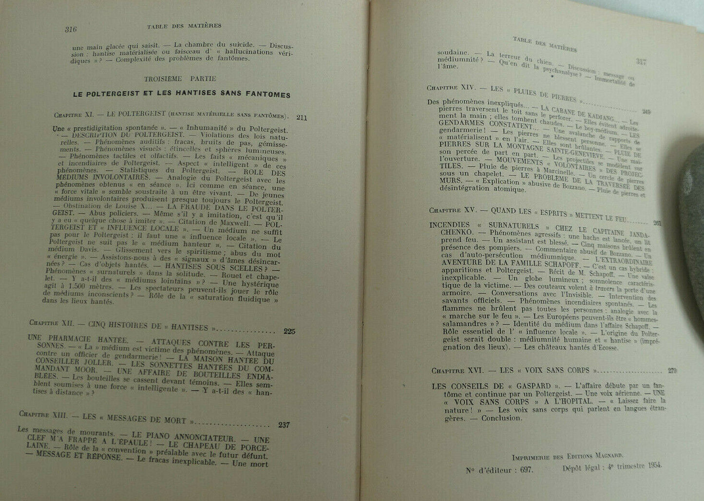 LES FANTOMES DEVANT LA SCIENCE / PIERRE DEVAUX / EDITIONS MAGNARD 1954