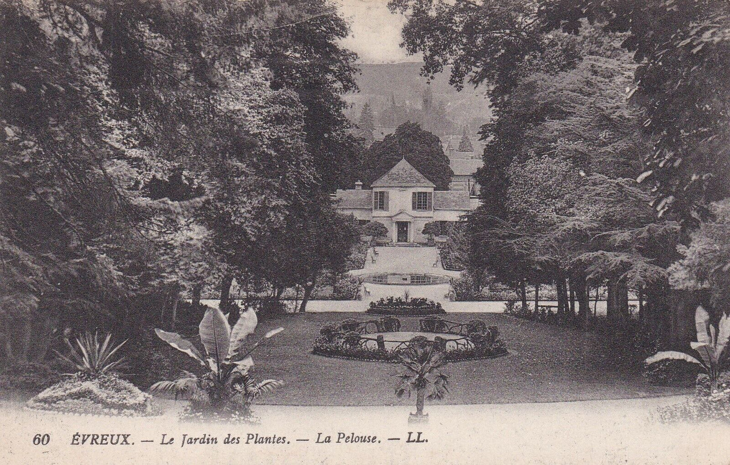 OLD POSTCARD CPA 27 EVREUX THE GARDEN OF PLANTS THE LAWN