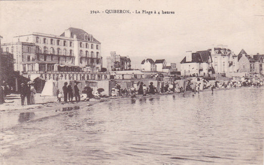 OLD POSTCARD CPA QUIBERON THE BEACH AT 4 O'CLOCK (1929)