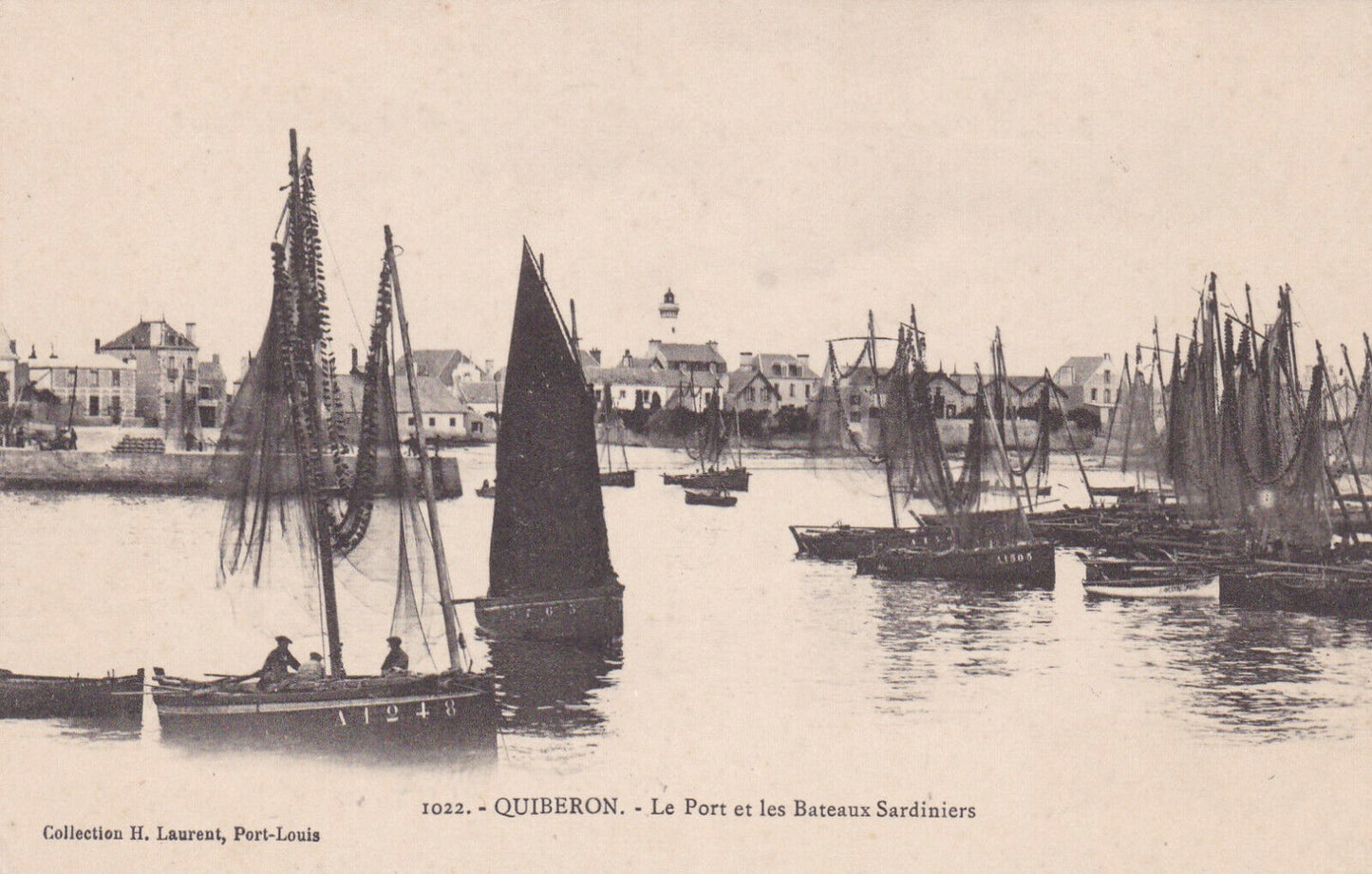 OLD POSTCARD CPA QUIBERON THE PORT AND THE SARDINE BOATS 