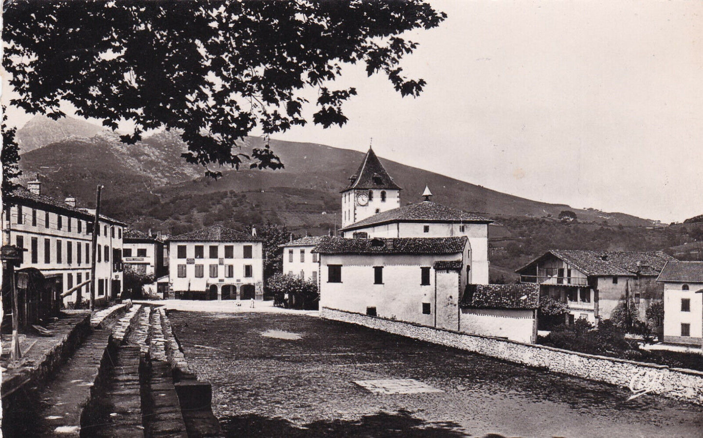 POSTCARD CPSM 64 SARE THE PLACE DU JEU DE PAUME (1953)