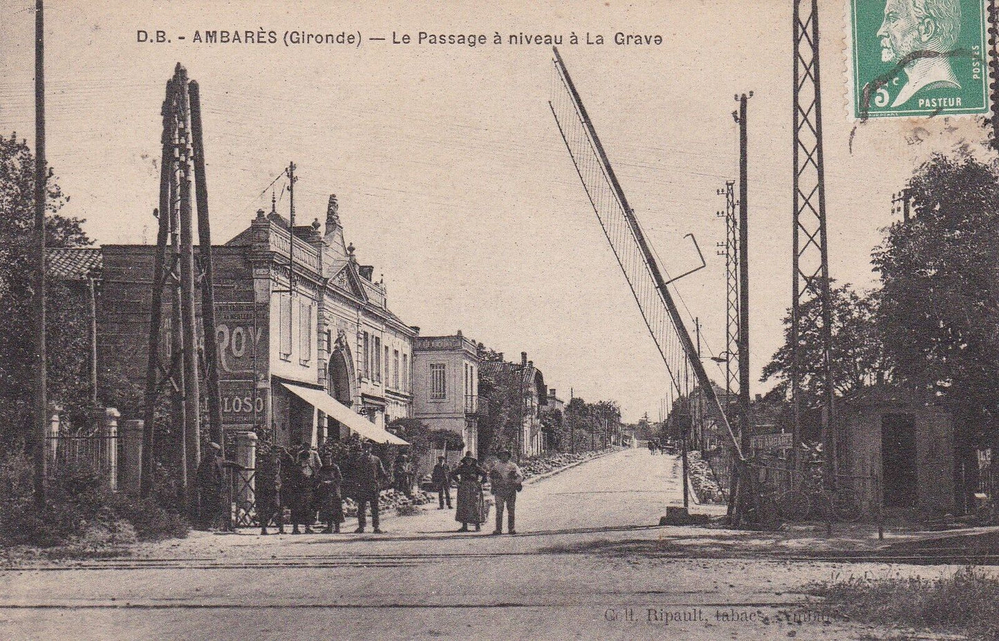 OLD POSTCARD CPA AMBARE THE LEVEL CROSSING AT LA GRAVE 