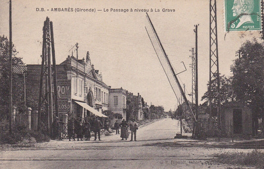 OLD POSTCARD CPA AMBARE THE LEVEL CROSSING AT LA GRAVE 