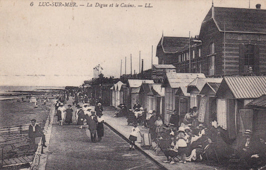 CARTE POSTALE ANCIENNE CPA LUC-SUR-MER LA DIGUE ET LE CASINO