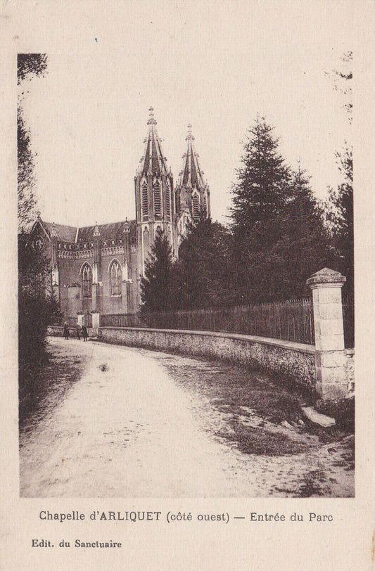 OLD POSTCARD CPA CHAPEL OF ARLIQUET (WEST SIDE) PARK ENTRANCE 