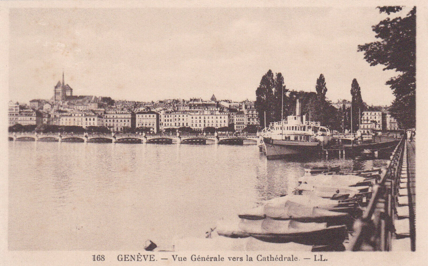 CARTE POSTALE ANCIENNE CPA GENEVE VUE GENERALE VERS LA CATHEDRALE