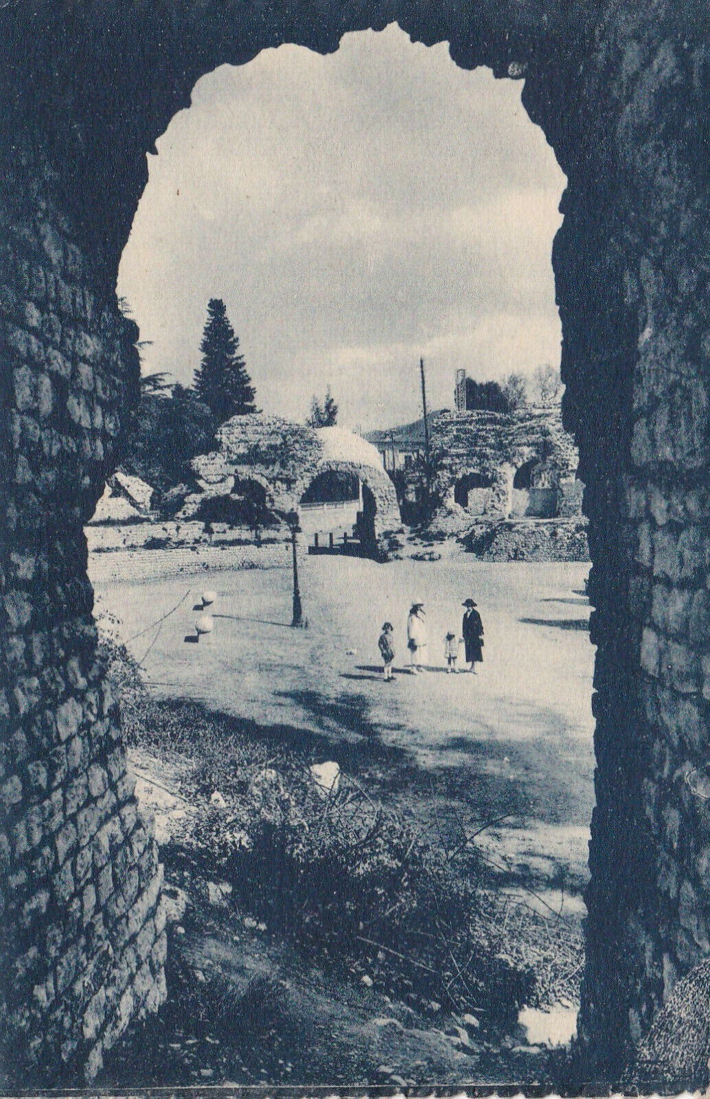OLD POSTCARD CPA NICE-CIMIEZ UNDER THE ENTRANCE TO THE ARENES 