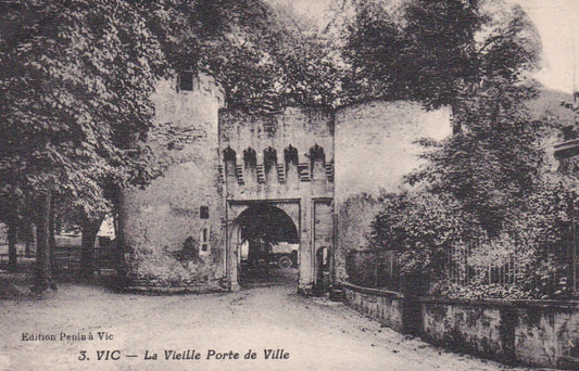 OLD POSTCARD CPA 57 VIC THE OLD TOWN GATE 