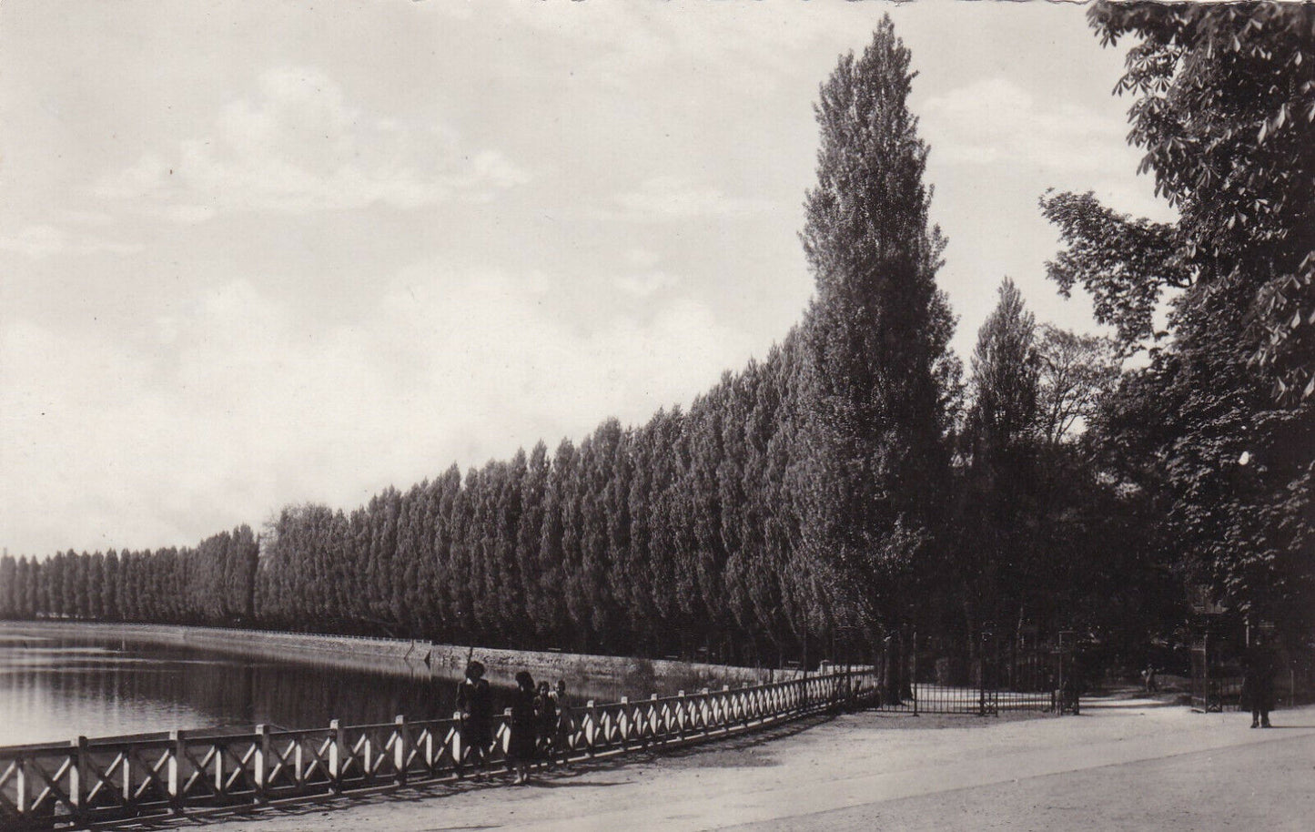 POSTCARD CPSM MEAUX ENTRANCE TO THE TRINITAIRES GARDEN