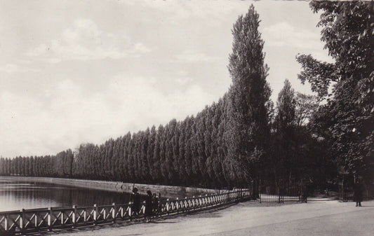 POSTCARD CPSM MEAUX ENTRANCE TO THE TRINITAIRES GARDEN
