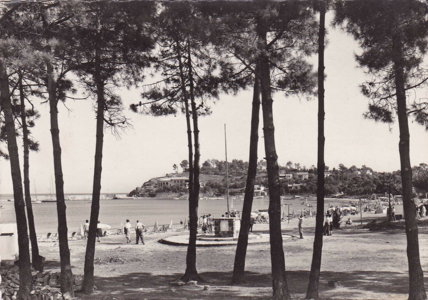 CPSM BLACK &amp; WHITE POSTCARD / CAVALAIRE-SUR-MER THE BEACH VAR 
