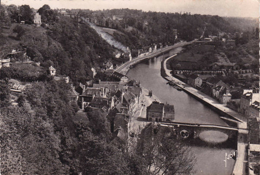 CARTE POSTALE CPSM NOIR & BLANC / DINAN LA RANCE VUE DES JARDINS