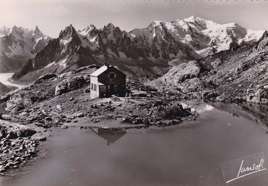 CPSM BLACK &amp; WHITE POSTCARD / CHAMONIX REFUGE DU LAC BLANC CHAINE AIGUILLES 