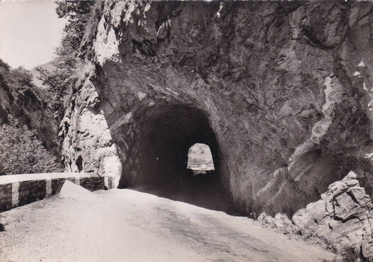 CARTE POSTALE CPSM NOIR & BLANC / LARUNS ROUTE DES EAUX CHAUDES TUNNEL DU HOURAT