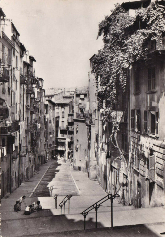 CPSM BLACK &amp; WHITE POSTCARD / NICE A STREET IN THE OLD TOWN (1950) 