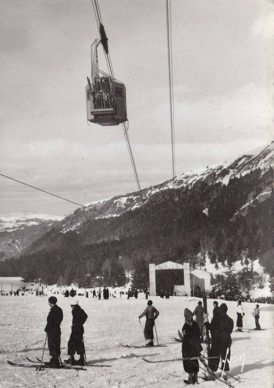 CARTE POSTALE CPSM NOIR & BLANC / LE MONT DORE SKIEURS ET TELEFERIQUE