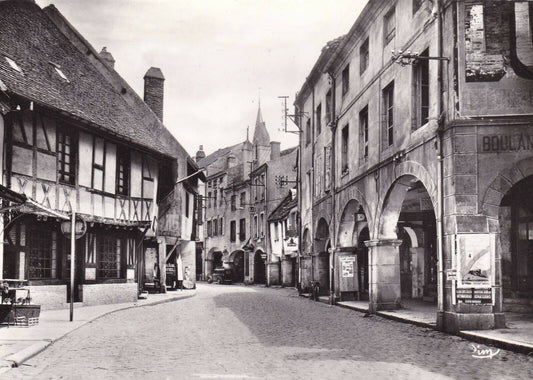 CPSM BLACK &amp; WHITE POSTCARD / LOUHANS CITY ENTRANCE AND ARCADES 