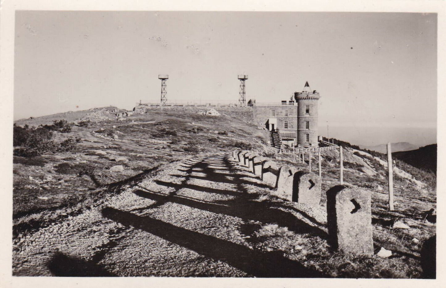 CARTE POSTALE CPSM NOIR & BLANC / VIGAN CEVENNES L'OBSERVATOIRE DE L'AIGOUAL
