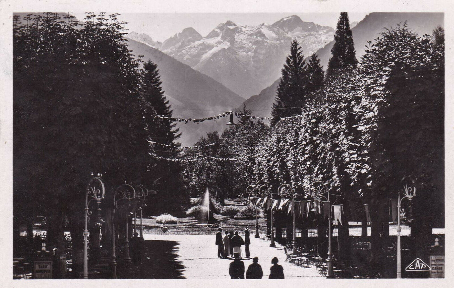 CARTE POSTALE ANCIENNE CPA NOIR ET BLANC / LUCHON LE PARC ET LE PORT DE VENASQUE