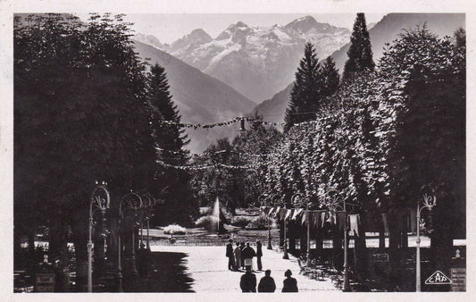 CARTE POSTALE ANCIENNE CPA NOIR ET BLANC / LUCHON LE PARC ET LE PORT DE VENASQUE