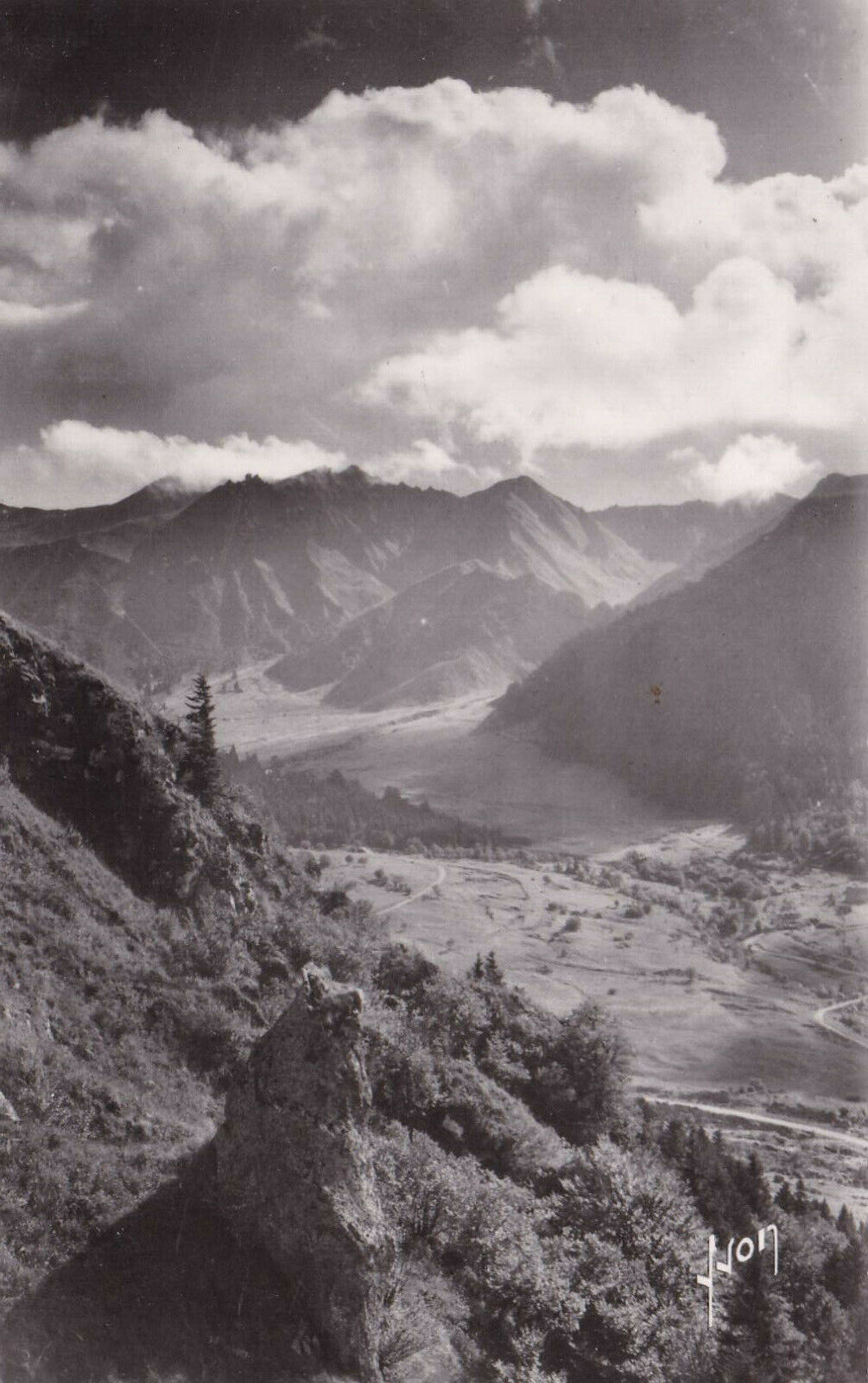 CARTE POSTALE CPSM NOIR ET BLANC / LE MONT-DORE CHAINE DES MONTS DORE (1960)