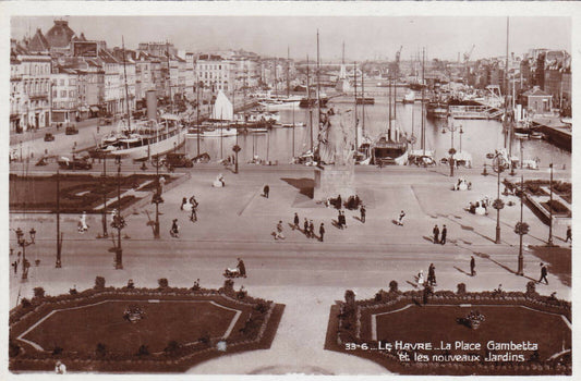 CARTE POSTALE ANCIENNE CPA NOIR ET BLANC / LE HAVRE PLACE GAMBETTA ET JARDINS