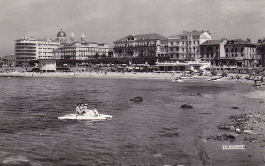 CPSM BLACK AND WHITE POSTCARD / SAINT-RAPHAEL LA PLAGE 