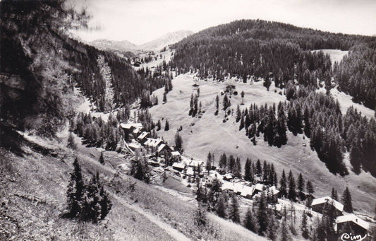 CARTE POSTALE CPSM NOIR ET BLANC LA PLAGNE SUR AIME SAVOIE VUE GENERALE