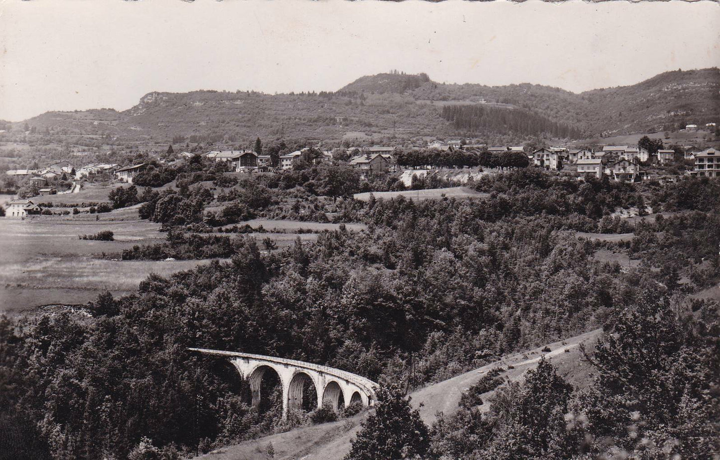 CARTE POSTALE CPSM NOIR ET BLANC / LAVANS-LES-SAINT-CLAUDE VUE GENERALE (1951)