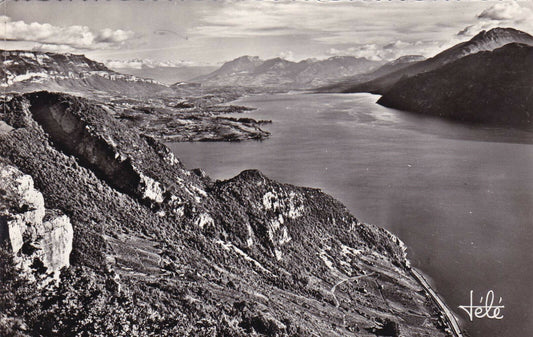 CARTE POSTALE CPSM NOIR ET BLANC / LE LAC ET AIX-LES-BAINS CHAINE DE BELLEDONNE
