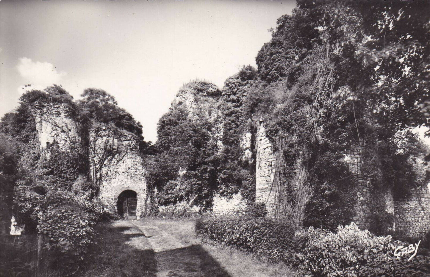CPSM BLACK AND WHITE POSTCARD / SAINTE-SUZANNE ENTRANCE TO THE CASTLE KEEP TOWER 